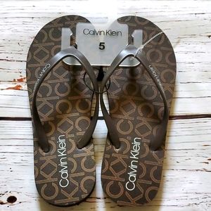 🆕️ CALVIN KLEIN BROWN/WHITE FLIP FLOPS